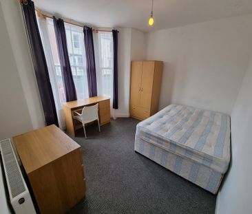 7 Bed Student Accommodation - Photo 2