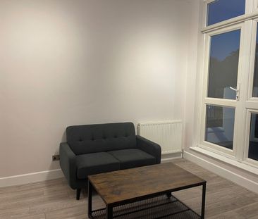 1 Bed Flat, High Street, W3 - Photo 4