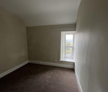2 bedroom end of terrace house to rent - Photo 4
