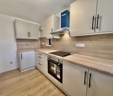 3 bedroom detached house to rent - Photo 2