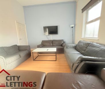 8 Bedroom Mid Terraced House - Photo 1