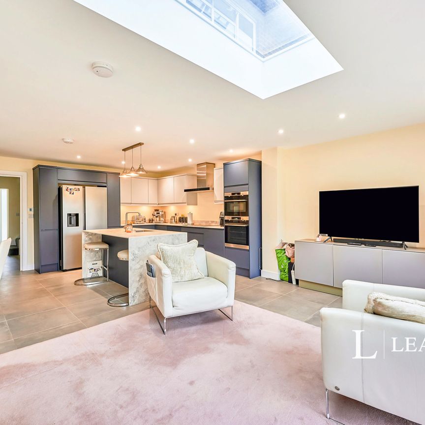 5 bedroom house to rent Chelmsford Road, Hatfield Heath, Bishops Stortford, CM22 - Photo 1