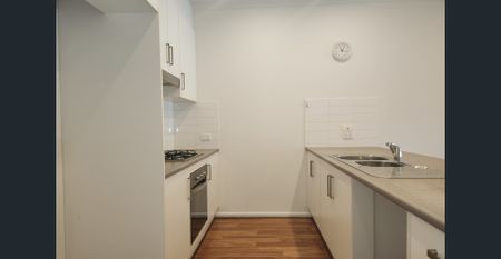 3 BEDROOM TOWNHOUSE WITH COURTYARD - Photo 2
