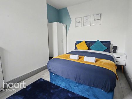 1 bedroom in a house share to rent - Photo 3