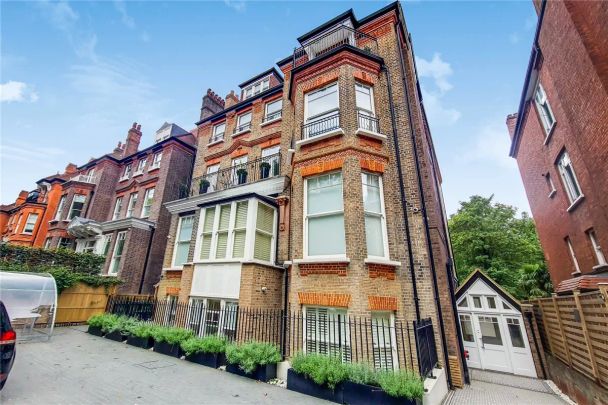 2 bedroom flat in Hampstead - Photo 1