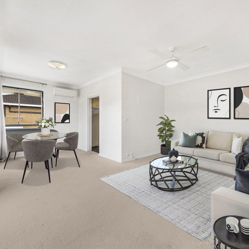 Huge Sundrenched Apartment with Balcony & Parking - Photo 1