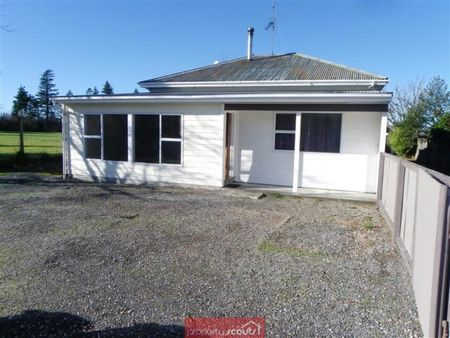 Fantastic Location - 4 Bedroom Family Home - Photo 4