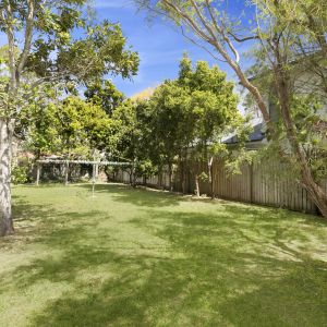 One Bedroom Cottage - Great Location - Photo 2