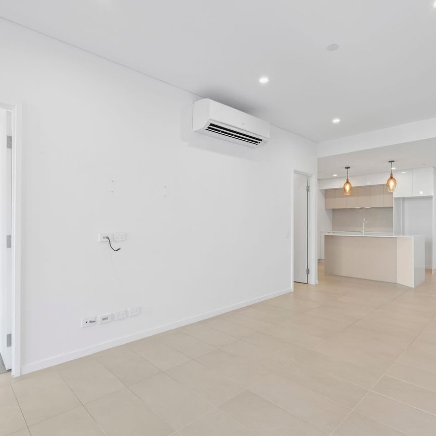 Luxury riverside apartment with city convenience! - Photo 1