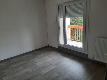 Location - Appartement T5 - 87 m² - Baume-les-Dames - Photo 2