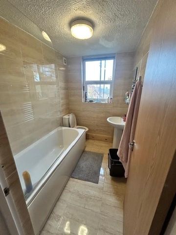 4 bedroom flat to rent - Photo 5