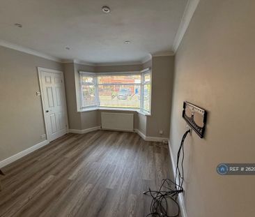3 bedroom semi-detached house to rent - Photo 2