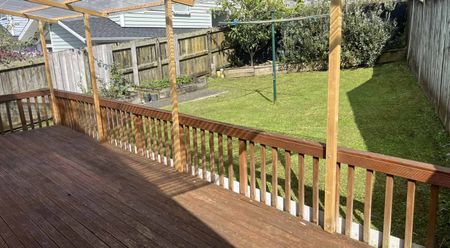 Sunny 3 bedroom home - Photo 4