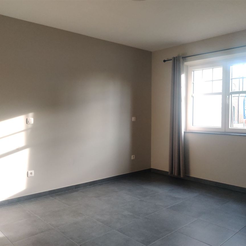 Gelijkvloers appartement met 2 slaapkamers en terras. - Foto 1