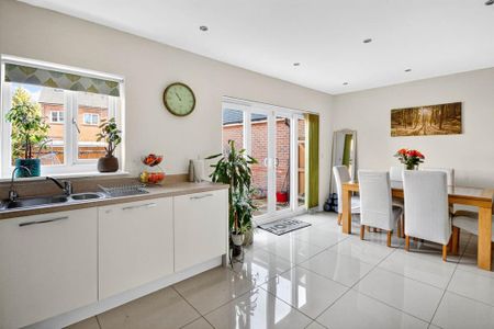 4 bedroom detached house to rent - Photo 5