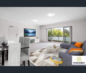 SPACIOUS TWO BEDROOM UNIT IN PRIME LOCATION ! - Photo 2