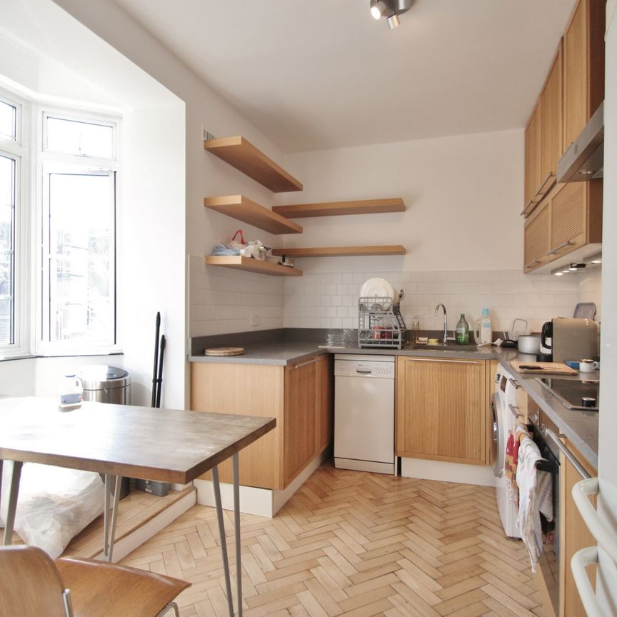 Latymer Court, Hammersmith Road, London, W6 - Photo 1