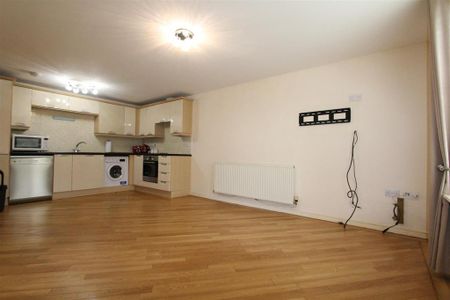 2 bedroom flat to rent - Photo 2