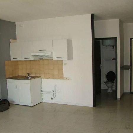 Location Appartement 1 pièce 30m² VITROLLES 13127 - Photo 3
