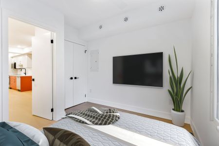 For Lease - 396 Jones Avenue Unit# Mainfloor, Toronto, Ontario - Photo 3