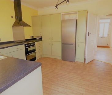 2 bedroom semi-detached bungalow to rent - Photo 2