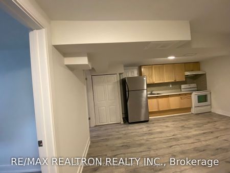 For Lease - 209 Hodgson Drive Unit# Bsmt, Newmarket, Ontario - Photo 2