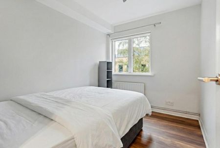 3 bedroom flat to rent - Photo 4