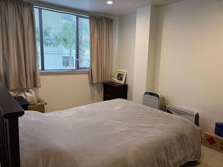 Beachfront Apartment - 2 Large Bedrooms - Photo 3