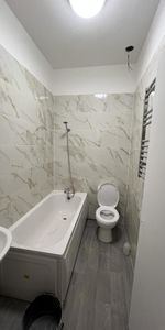 3 bedroom flat to rent - Photo 3