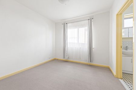 2/49 Flemington Street, Travancore VIC 3032 - Photo 4