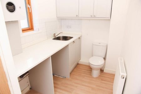 4 bedroom townhouse to rent - Photo 2