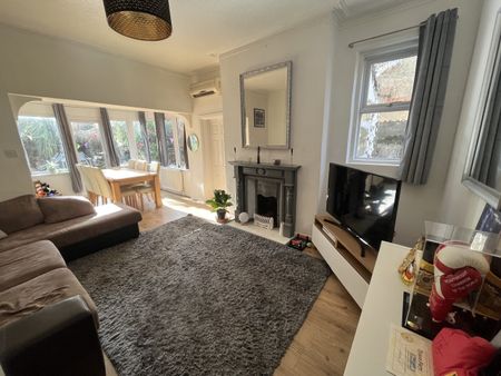 Darracott Road – Garden Apartment - Photo 5