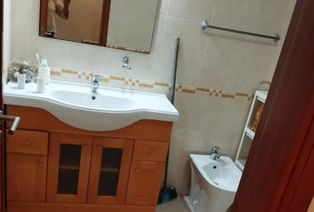 Quarto em frente ao Centro Comercial Glicinias