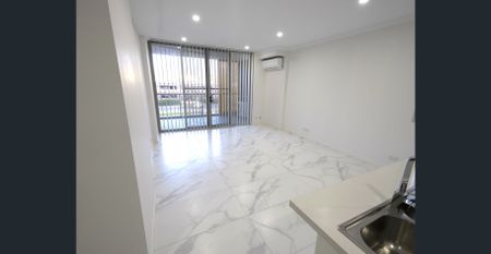 3 Bedroom Apartment - Photo 2