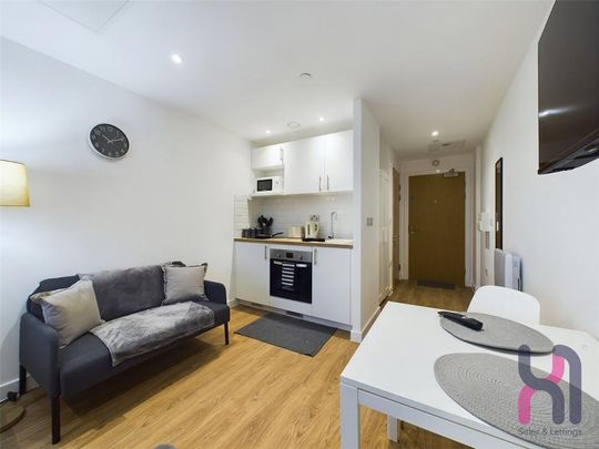 Studio to rent - Photo 1