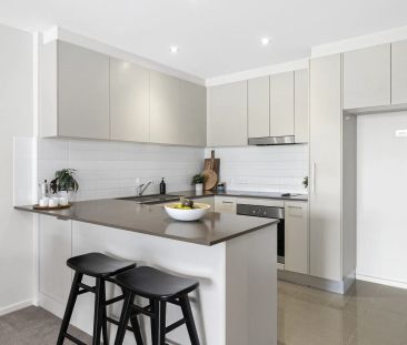 Spacious One Bedroom Plus Study Unit - Photo 5