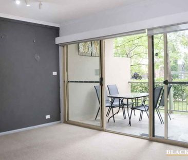 One Bedroom Apartment In Prime Location - Photo 1