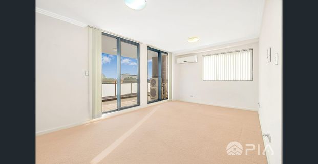 Spacious One Bedroom In Prime Location For Lease! - Photo 1