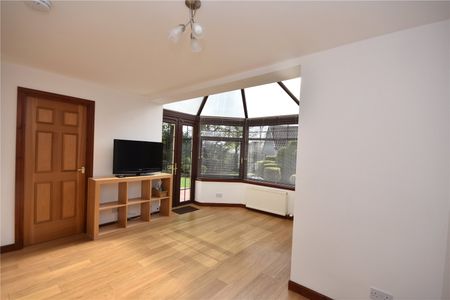 4 bedroom detached house to rent - Photo 2