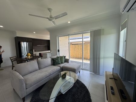 ROOMING ACCOMODATION - FULLY FURNISHED! - Photo 2