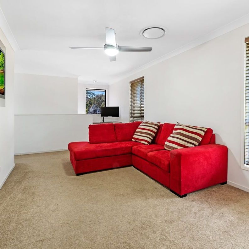 Spacious Family Living in sort after Gainsborough Greens Estate - Photo 1
