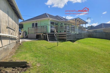 spacious Two-Bedroom Home with Harbour Views - Photo 2
