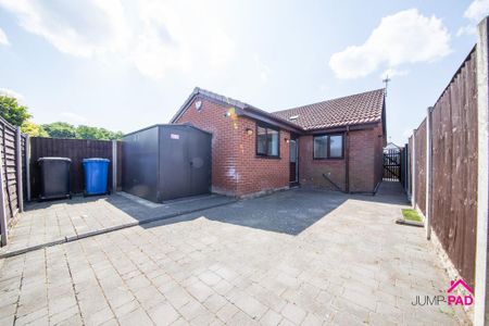 2 bedroom semi-detached bungalow to rent - Photo 2