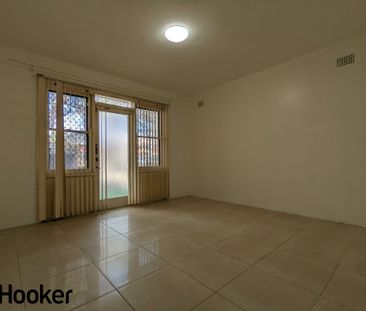 Spacious 2 Bedroom Unit - Photo 2