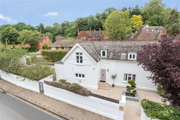 An exceptional home offering a taste of London, in the heart of Chislehurst. - Photo 1