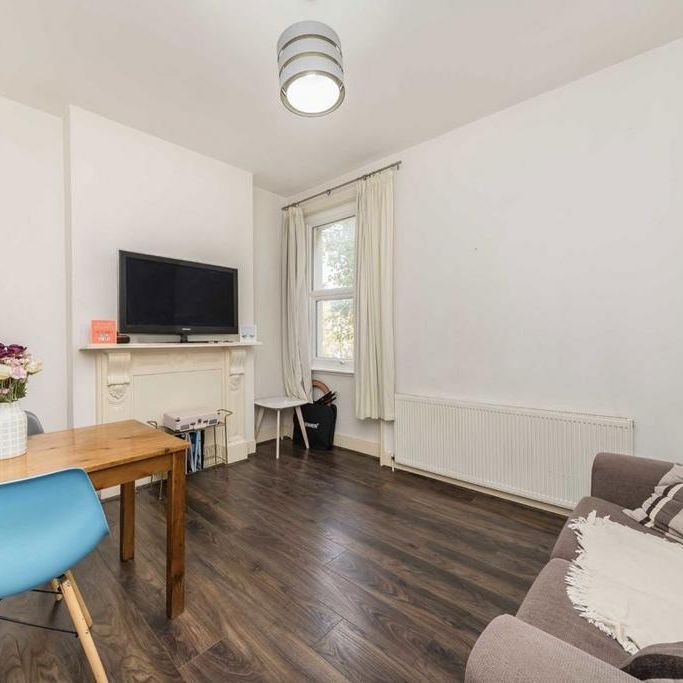 3 bedroom flat to rent - Photo 1