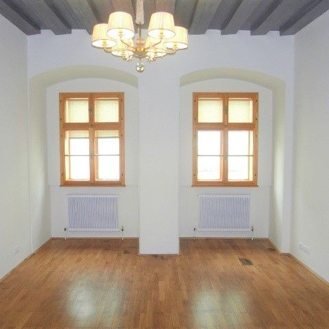 EXKLUSIVE ALTBAUWOHNUNG IN KOMPLETT SANIERTEM RENAISSANCEHAUS - Foto 1