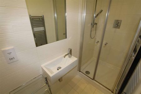 Furnished Studio Apartment in the Spectrum Development, with its unique, modern and functional design, and close proximity to Manchester's Deansgate area. - Photo 5