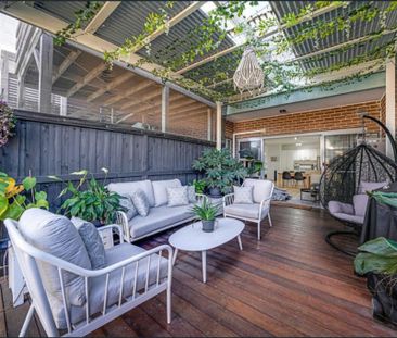 Low-Maintenance Lifestyle & Lake Facing Living! - Photo 6
