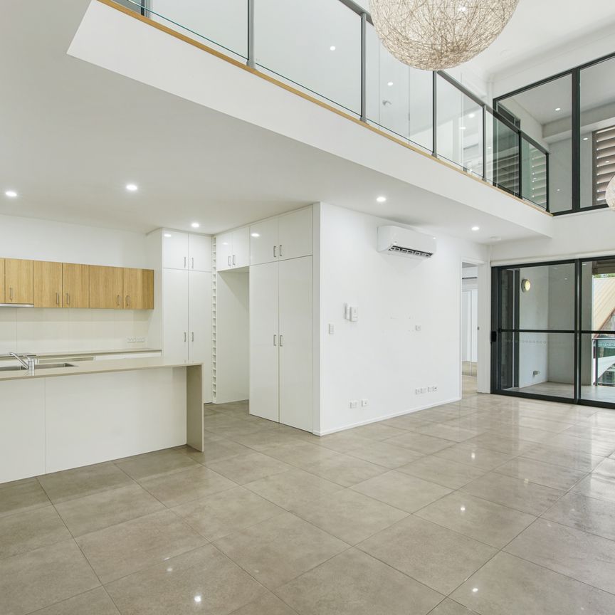 TWO WEEKS RENT FREE! Perfectly Positioned Prestige Apartment - Photo 1